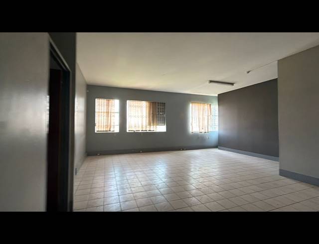 1,840M² WAREHOUSE TO LET IN MEADOWDALE
